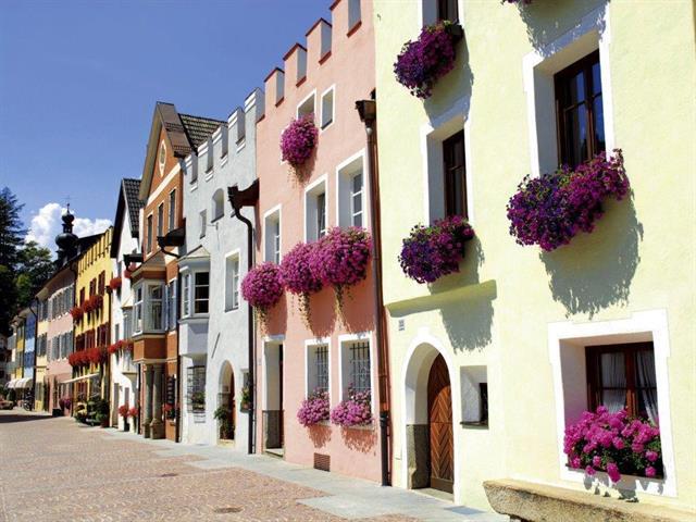 Häuserzeile in der Brunecker Oberstadt