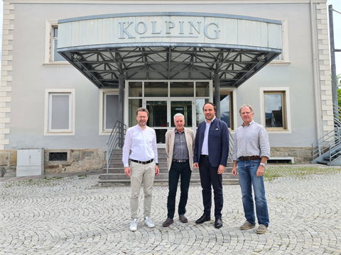 Da sinistra: sindaco Griessmair, Hubert Frenes dell'associazione Kolpinghaus, assessore provinciale Achammer, Geom. Gert Fischnaller